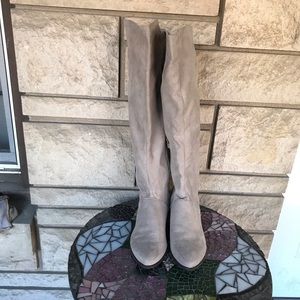 Suede boots